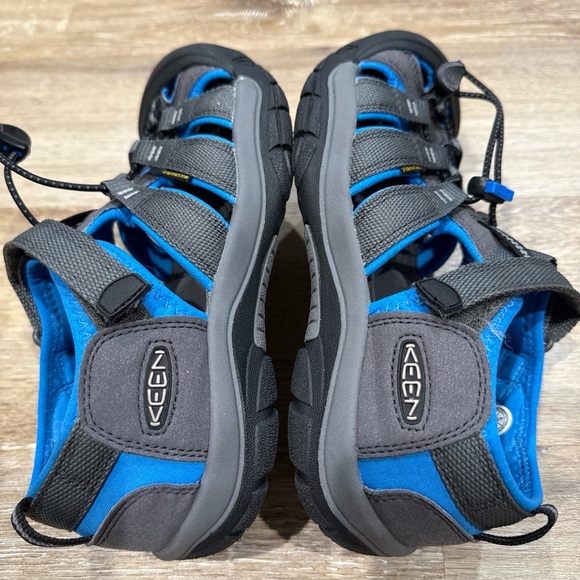 Keen Size 6 Blue and Gray Newport H2 Sandals with Toe Protection Magnet/Blue - Picture 9 of 10